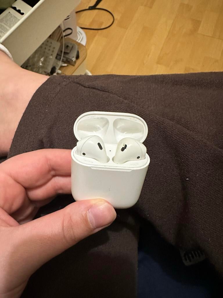 Airpods 2e generatie - rechter oortje beschadigd, Ophalen of Verzenden, Niet werkend, Overige merken, Draadloos