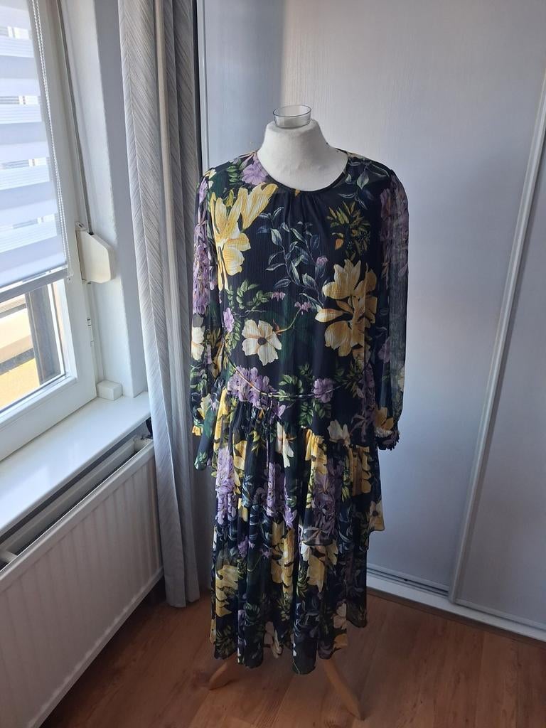 GEBLOEMDE MNG JURK MET STROKEN ROK MAAT 38, Ophalen of Verzenden, Zo goed als nieuw, Maat 38/40 (M), Onder de knie