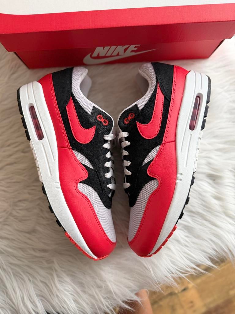 Nike Air Max 1 rood zwart wit EU 45.5 Airmax one 90, Kleding | Heren, Schoenen, Overige kleuren, Nieuw, Ophalen of Verzenden, Sneakers of Gympen