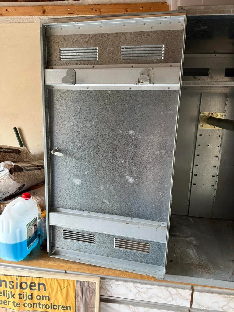 Metalen zadelkast, afmetingen: 53x53x140 cm,, Dieren en Toebehoren, Paarden en Pony's | Overige Paardenspullen, Ophalen, Zo goed als nieuw