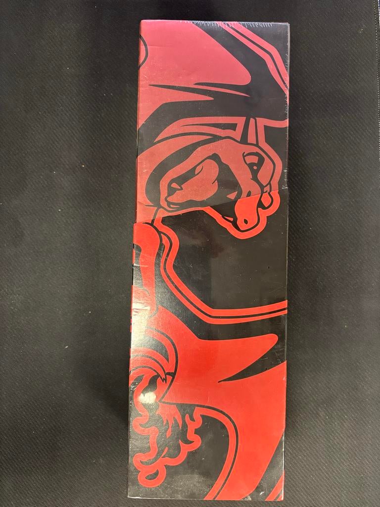 Charizard 25th Anniversary Box Hong Kong Special, Hobby en Vrije tijd, Verzamelkaartspellen | Pokémon, Ophalen, Nieuw, Boosterbox