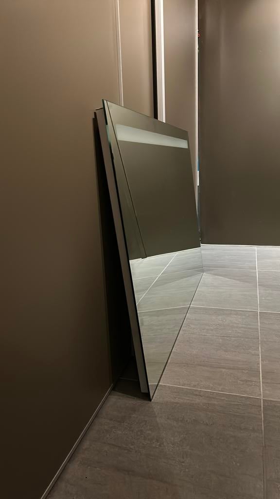 Badkamerspiegel met verlichting, Ophalen, Zo goed als nieuw, 100 tot 125 cm, Minder dan 100 cm