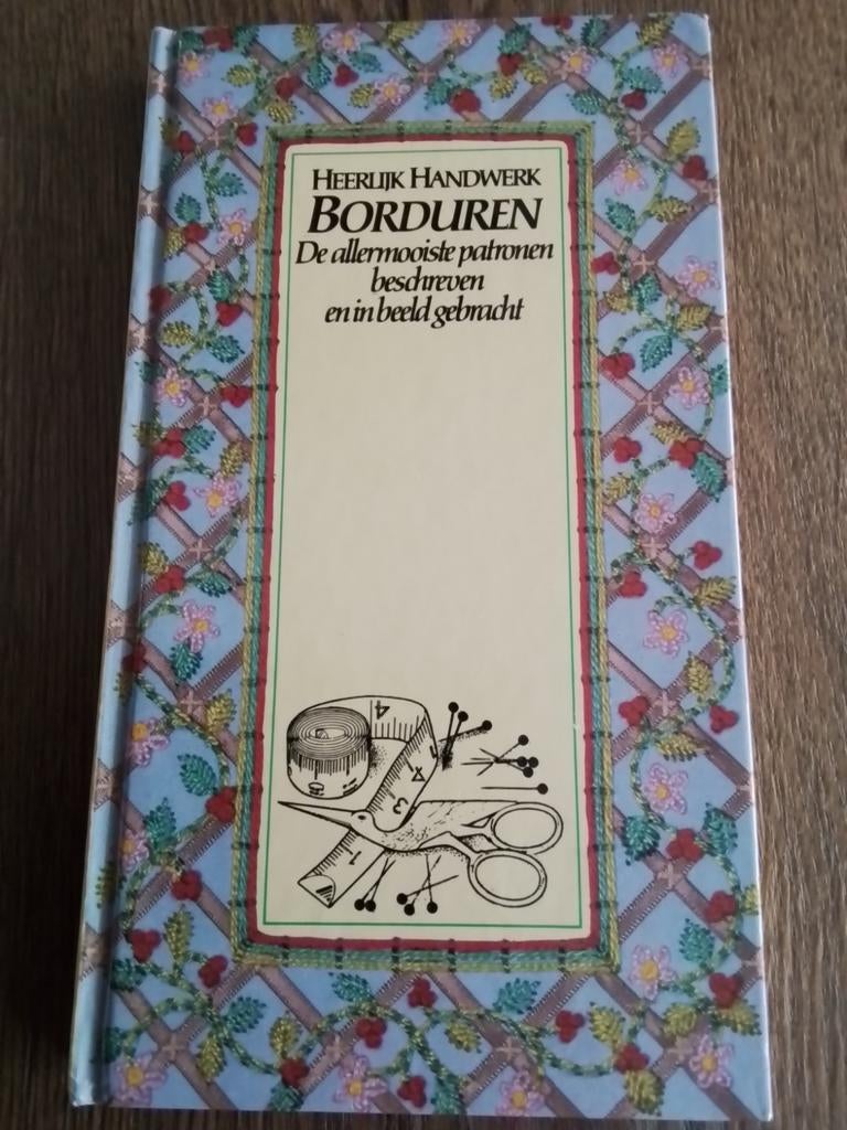 Borduren de mooiste patronen beschreven en in beeld gebracht, Ophalen of Verzenden, Zo goed als nieuw, Handborduren, Patroon