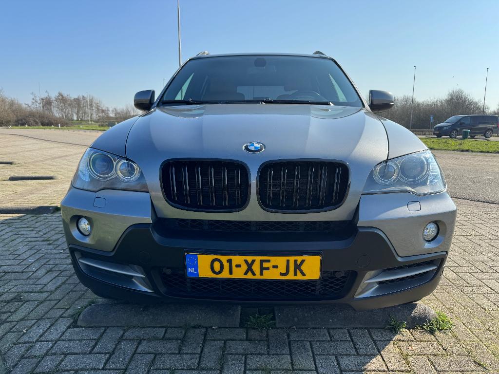 BMW X5 4.8 I AUT 2007 Grijs E70, USB, 138 €/maand, 2145 kg, Bruin