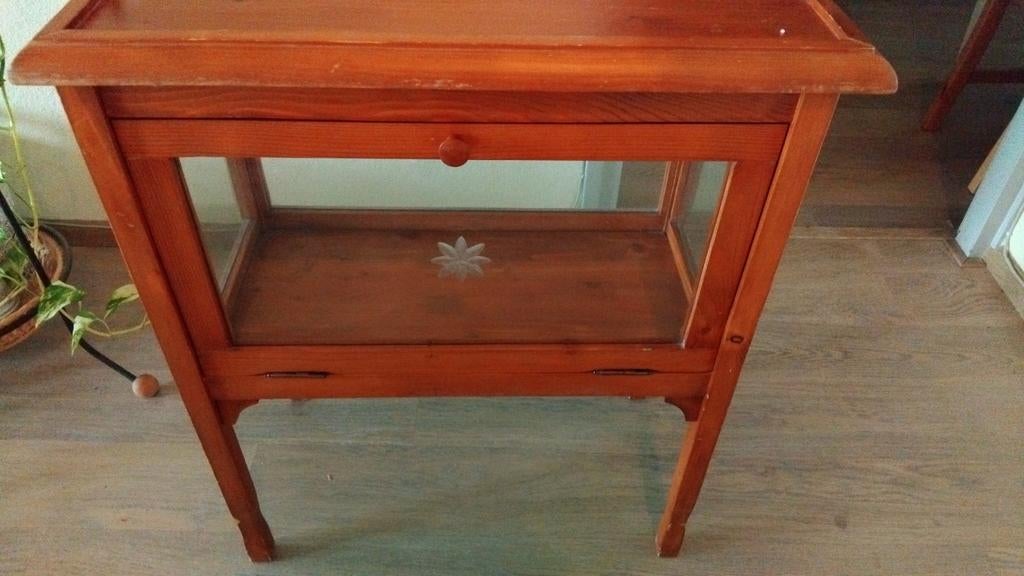 Vintage houten vitrinekastje met glas, Huis en Inrichting, Kasten | Vitrinekasten, Ophalen, Minder dan 50 cm, Gebruikt, Met deur(en)