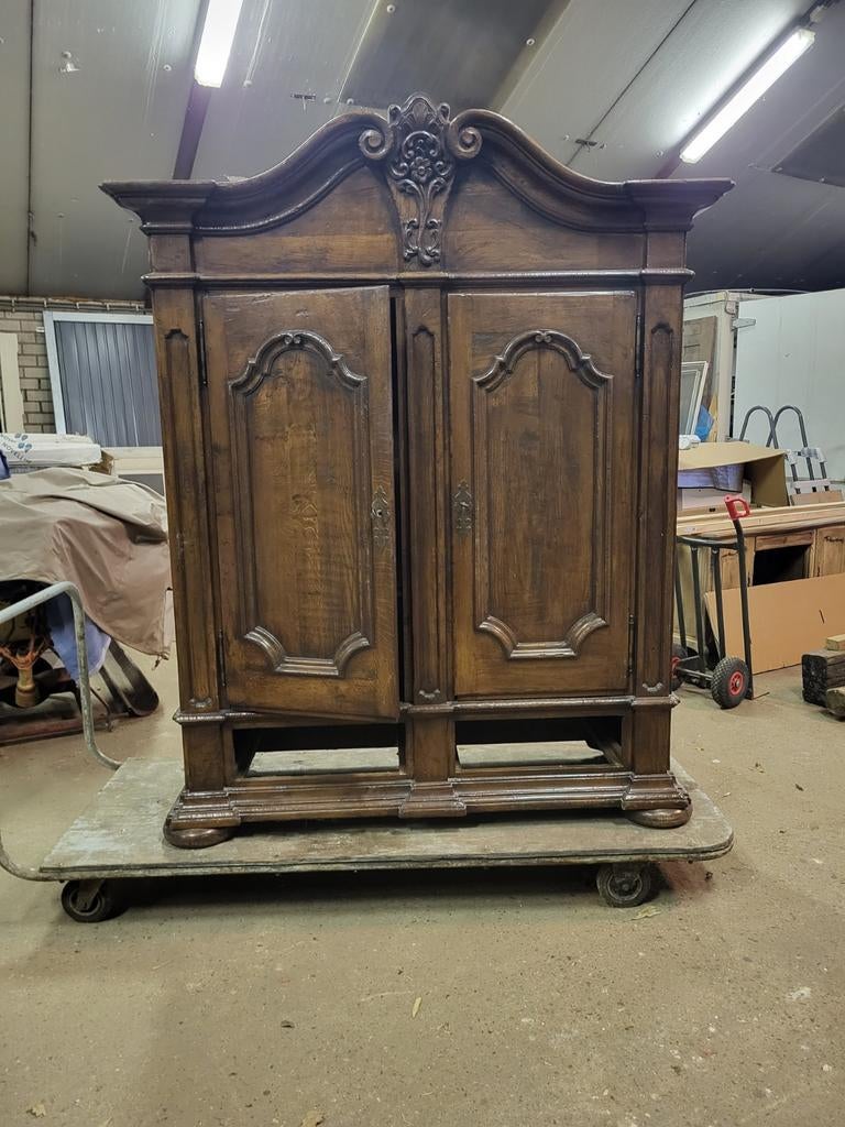 Mooie, grote antieke kast, Ophalen