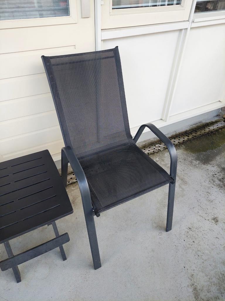 Comfortabele tuinset: 2 stoelen en bijzettafeltje (z.g.a.n.), Tuin en Terras, Tuinsets en Loungesets, Bijzettafel, Aluminium, Zo goed als nieuw