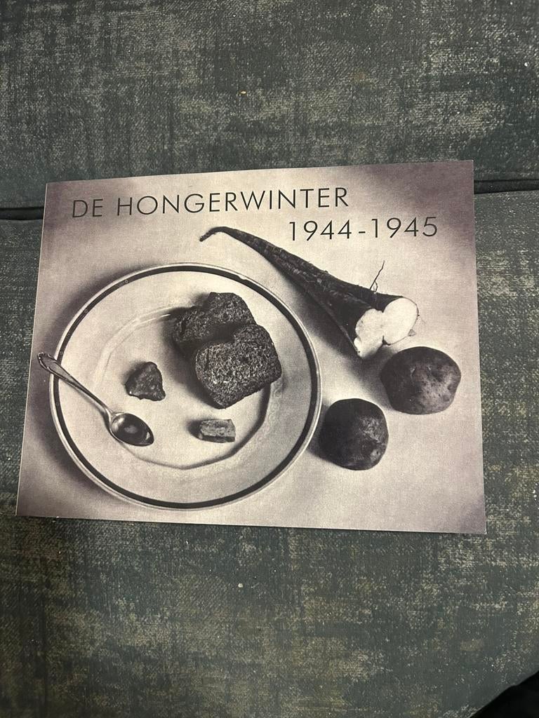 WO II DE HONGERWINTER 1944-1945, Verzamelen, Ophalen of Verzenden, Overige soorten, Nederland, Boek of Tijdschrift