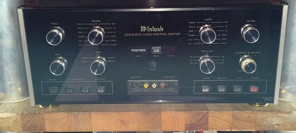 Voorversterker McIntosh C-39 te koop, Audio, Tv en Foto, Versterkers en Receivers, Ophalen of Verzenden, Zo goed als nieuw, 120 watt of meer