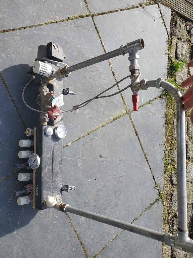 Vloerverwarming verdeler met Grundfos pomp, Ophalen of Verzenden, Minder dan 60 cm, Overige typen, Minder dan 30 cm