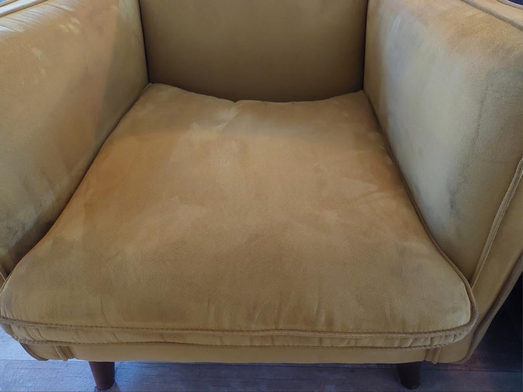 Gele fauteuil met veloursachtige stof en houten pootjes, Ophalen, Gebruikt, 75 tot 100 cm, Stof