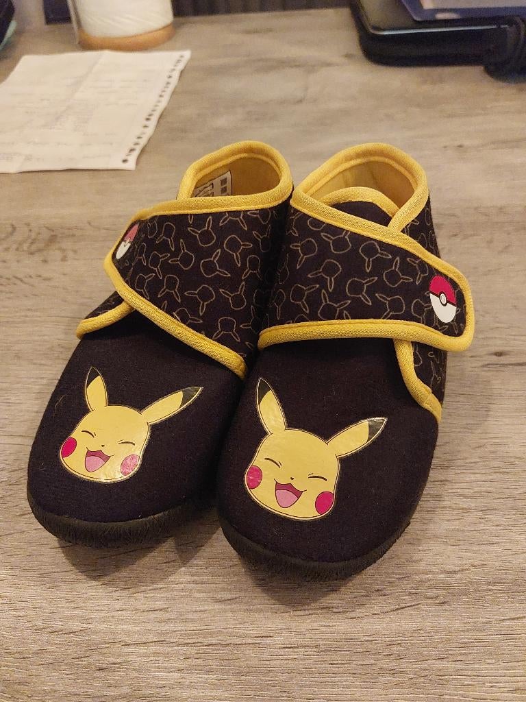Pokemon pikachu sloffen maat 30 nieuw, Kinderen en Baby's, Kinderkleding | Schoenen en Sokken, Ophalen, Jongen of Meisje, Overige typen