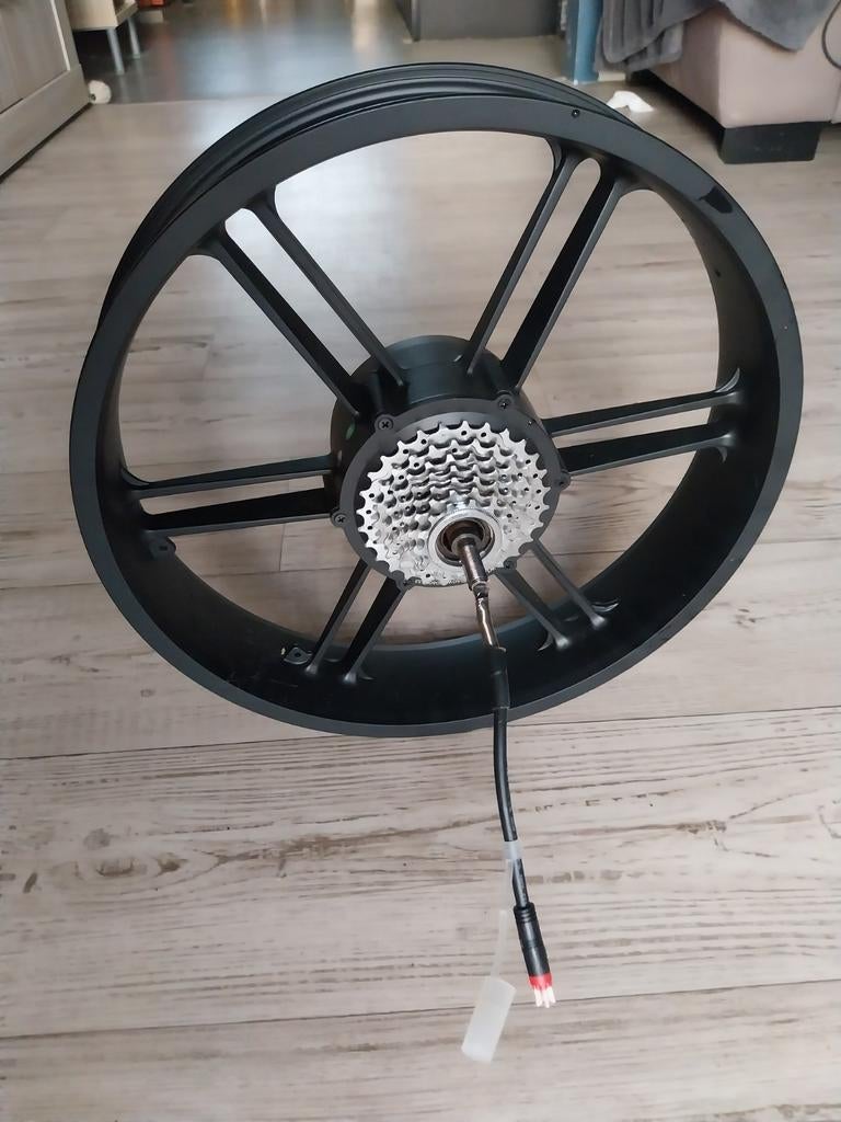 Elektrische fiets achterwiel met motor en cassette, Fietsen en Brommers, Fietsonderdelen, Onbekend, Ophalen of Verzenden, Zo goed als nieuw