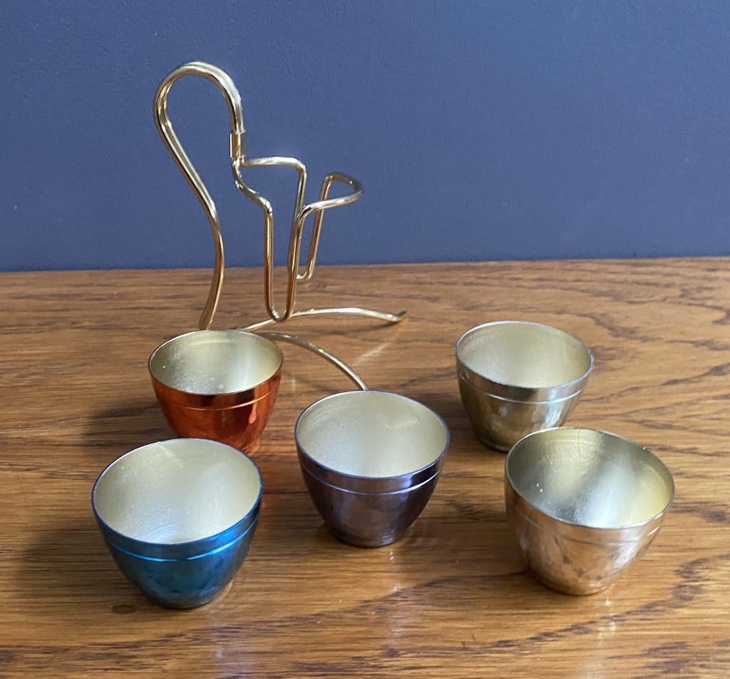 50 jaren standaard met 5 metalen gekleurde shotbakjes, Ophalen of Verzenden, Gebruikt, Borrel- of Shotglas