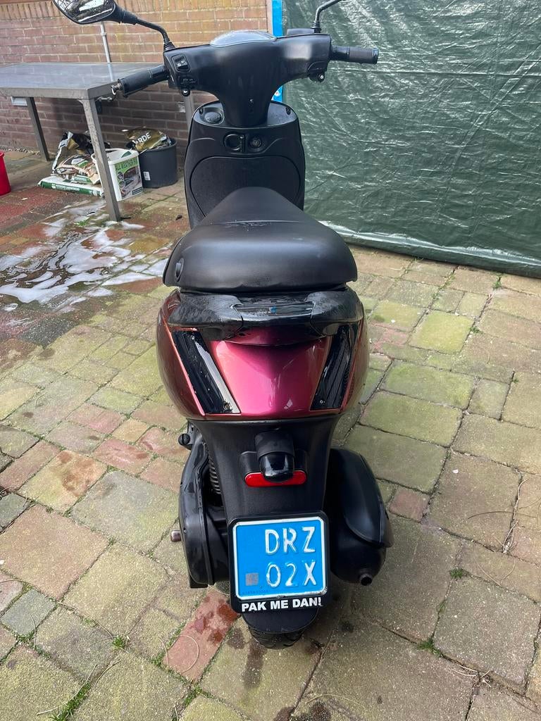 Gezocht Piaggio New Fly zwart Snor, Fietsen en Brommers, Scooters | Piaggio, Ophalen, Gebruikt, Zip, Benzine