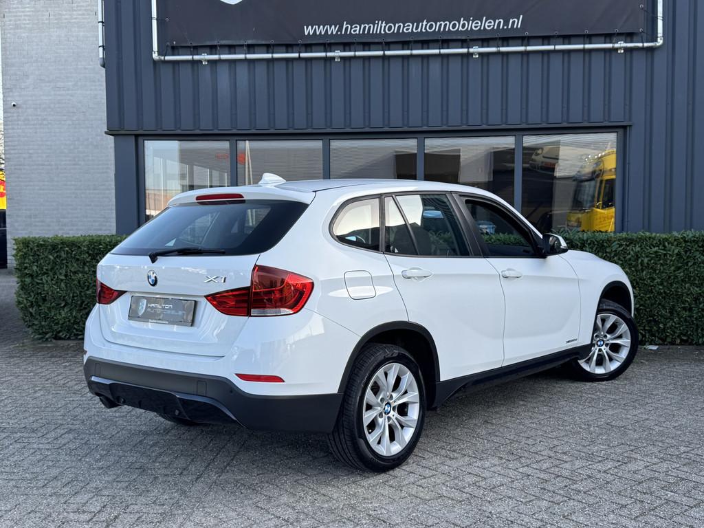 BMW X1 xDrive18d High Executive Sport Xenon Navi Clima 141dk, Auto's, BMW, X1, Stof, Zwart, Wit