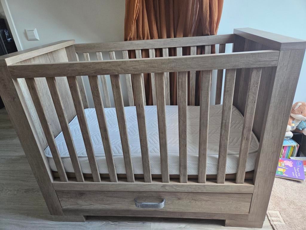 Ledikant en kommode, Kinderen en Baby's, Kinderkamer | Commodes en Kasten, Zo goed als nieuw, 90 tot 105 cm, 100 cm of meer, 50 tot 70 cm