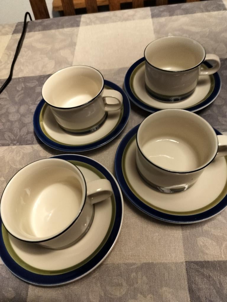 Kop en schotels (3), Huis en Inrichting, Keuken | Servies, Ophalen of Verzenden, Zo goed als nieuw, Overige stijlen, Kop(pen) en/of Schotel(s)