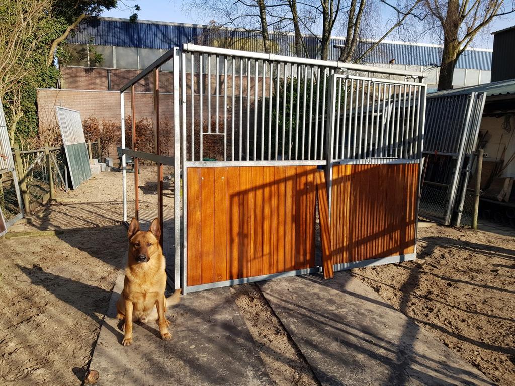 Corton paardenbox 3 x 3,5 mtr, nieuwstaat, Stalling, 1 paard of pony