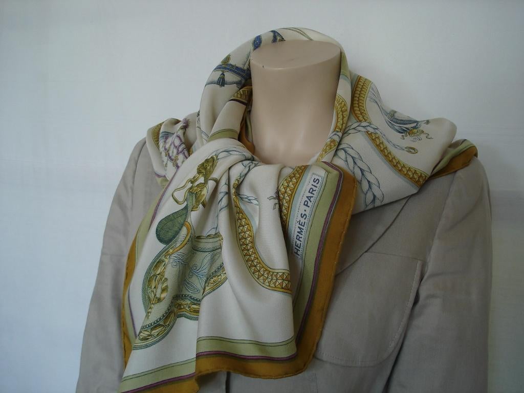 Hermès Paris zijden sjaal  Grand Apparat Jacques Eudel 1962, Ophalen, Gedragen, Maat 42/44 (L), Sjaal