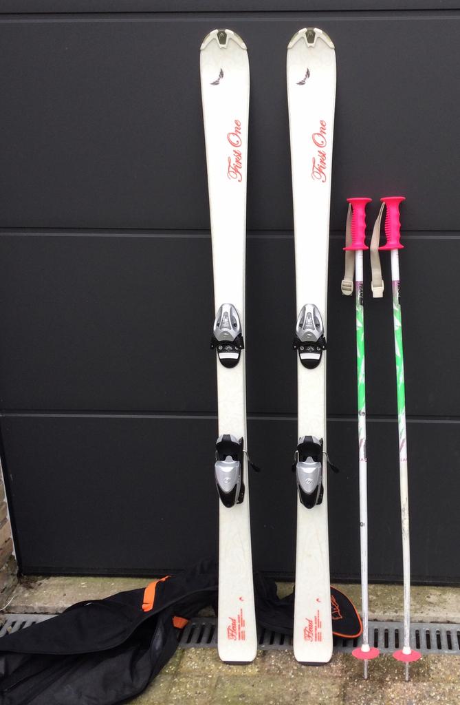 Goede skies met stokken en tas, Ophalen, 140 tot 160 cm, Zo goed als nieuw, Skiën