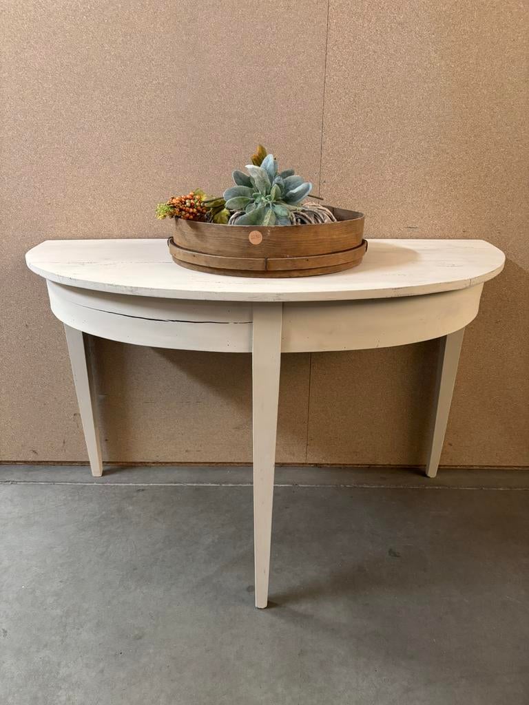 Brocante sidetable halfrond, Ophalen, Studio Larilo, 100 tot 150 cm, Studiolarilo@gmail.com