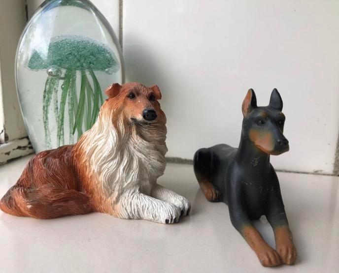 Hond Lassie Dobermann beeldjes Vintage, Ophalen of Verzenden, Zo goed als nieuw, Hond of Kat, Beeldje of Figuurtje