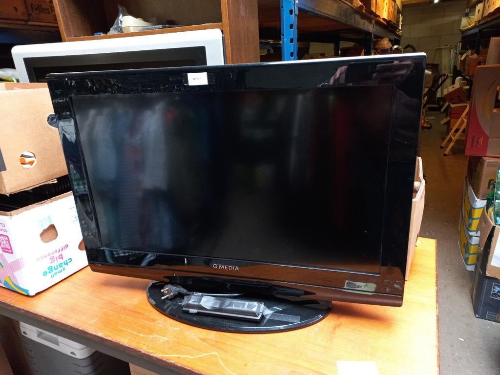 Qmedia 32" FHD LCD TV, Gebruikt, 50 Hz, LCD, Ophalen