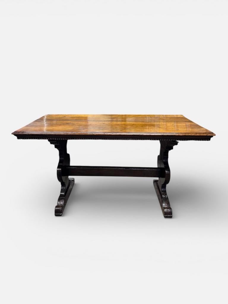 Zeldzame 16e eeuwse Italiaanse notenhouten tafel, Ophalen