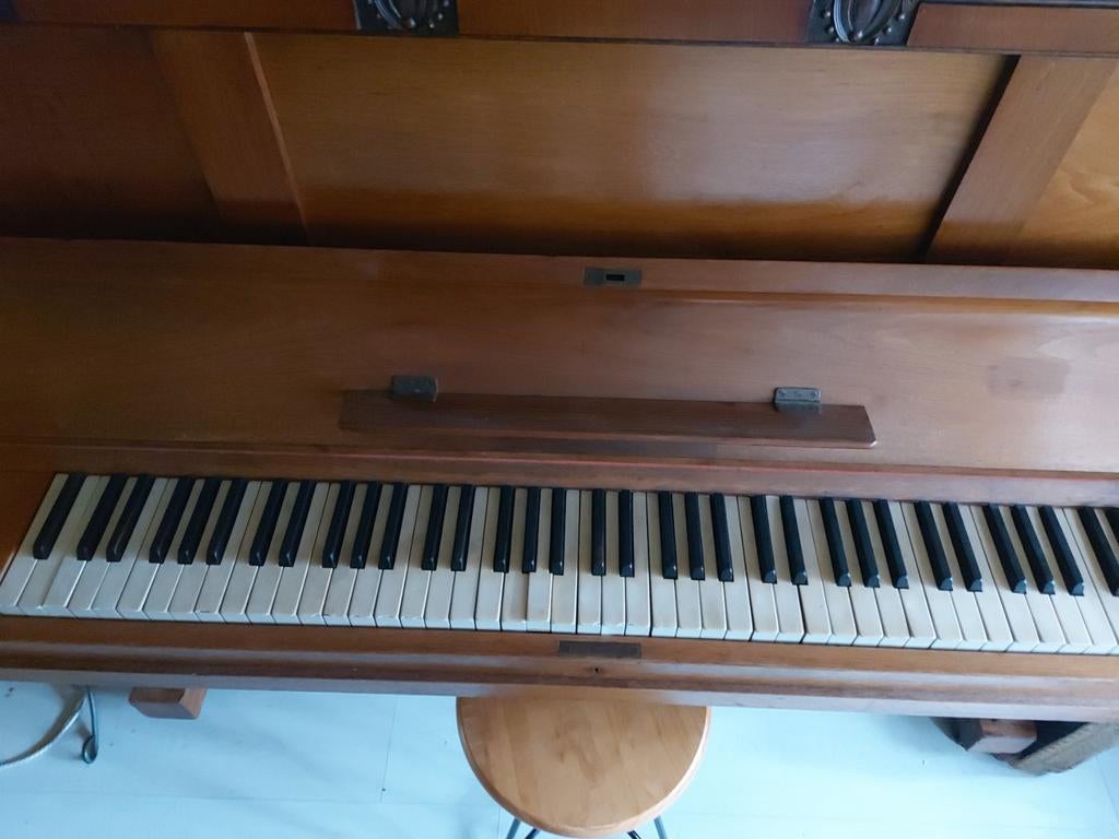 Gratis Piano Af te Halen te Hilversum, Ophalen, Gebruikt, Bruin, Piano