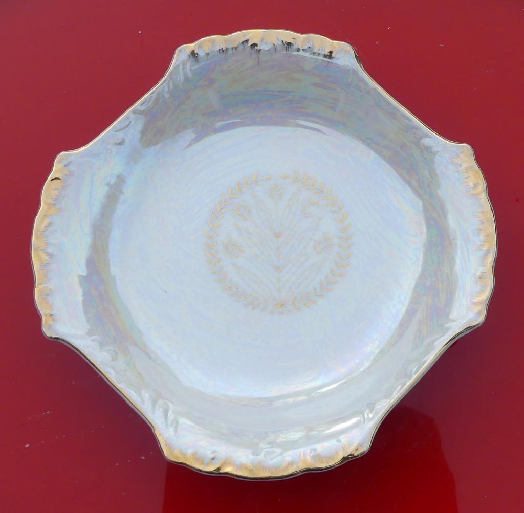 Apart Gevormd Petit- four Set Parelmoer met Gouden randje, Huis en Inrichting, Keuken | Servies, Nieuw, Ophalen of Verzenden, Bord(en)