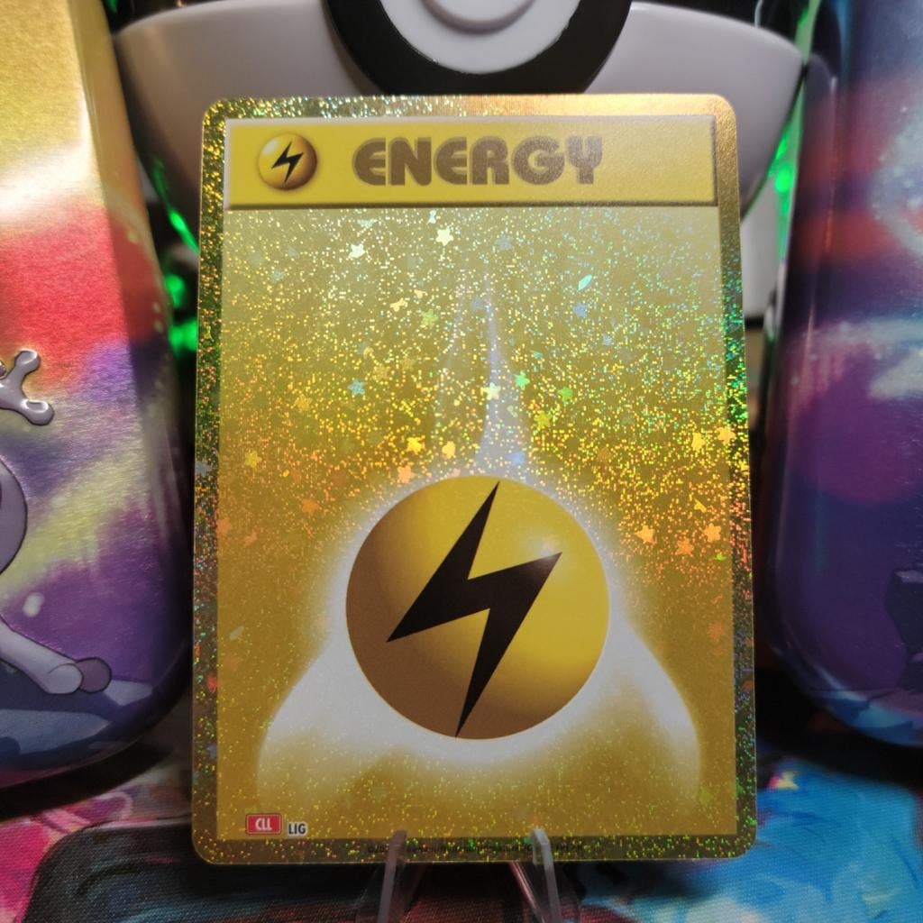 LIGHTNING ENERGY shiny holo ( CLL LIG ) Pokemon, Hobby en Vrije tijd, Verzamelkaartspellen | Pokémon, Ophalen of Verzenden, Zo goed als nieuw