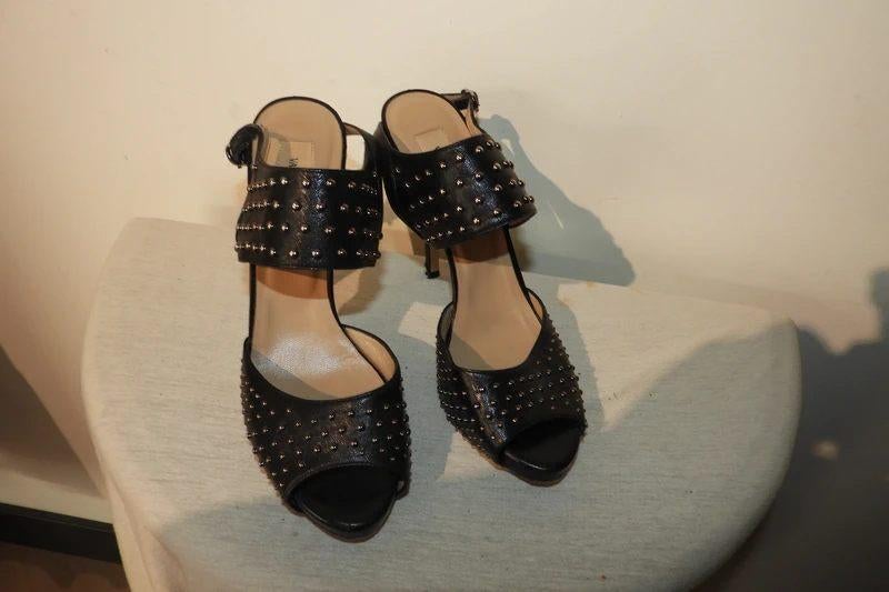 Valentino leren sandalen zwart bewerkt met studs 38.5, Kleding | Dames, Schoenen, Verzenden, Zwart, Sandalen of Muiltjes, Gedragen