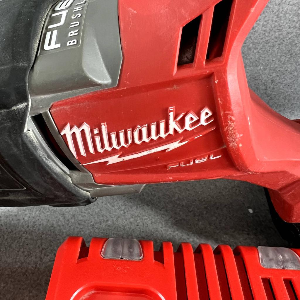 Milwaukee gereedschapset | 2 accu's | oplader | SALE| 391899, Ophalen of Verzenden, Gebruikt