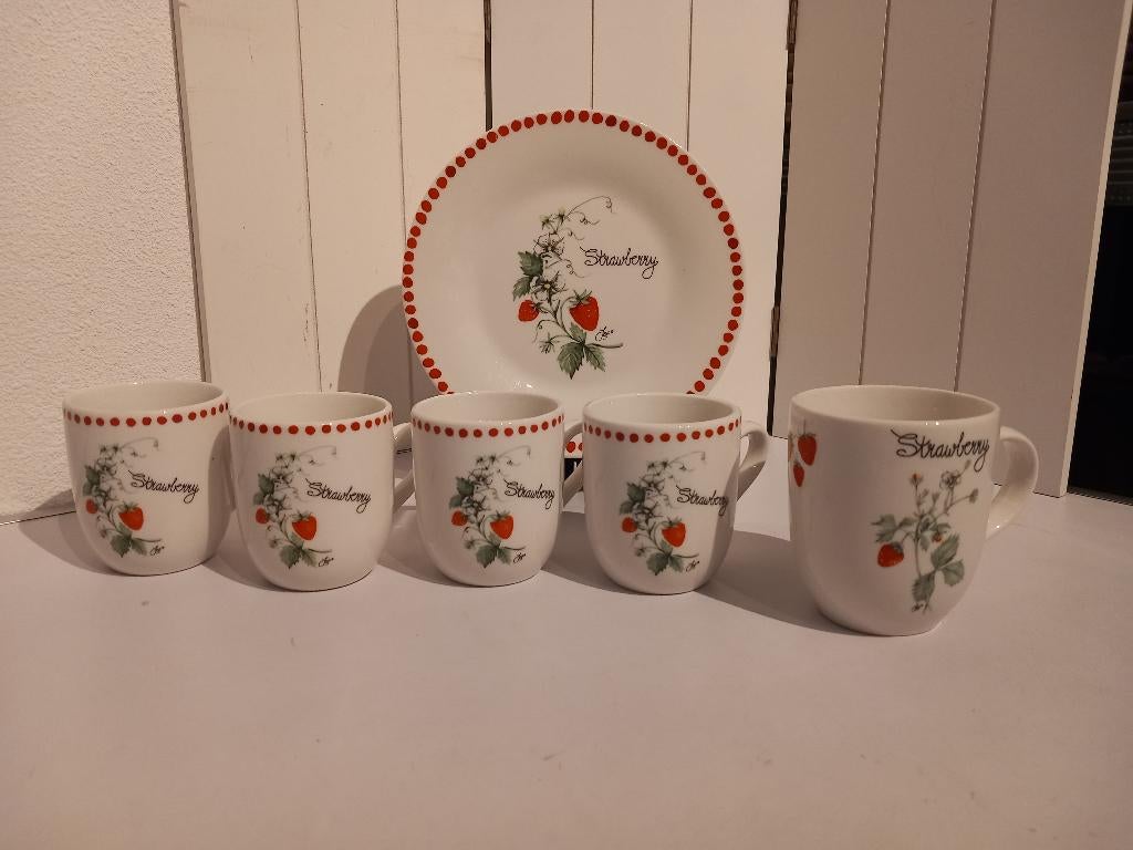 Jet Strawberry servies de nieuwe., Keramiek, Overige typen, Ophalen of Verzenden, Zo goed als nieuw