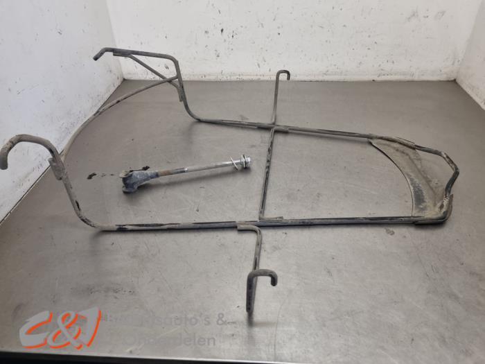 Ophangmechaniek reservewiel van een Peugeot Partner, Gebruikt, -, -, Ophalen of Verzenden