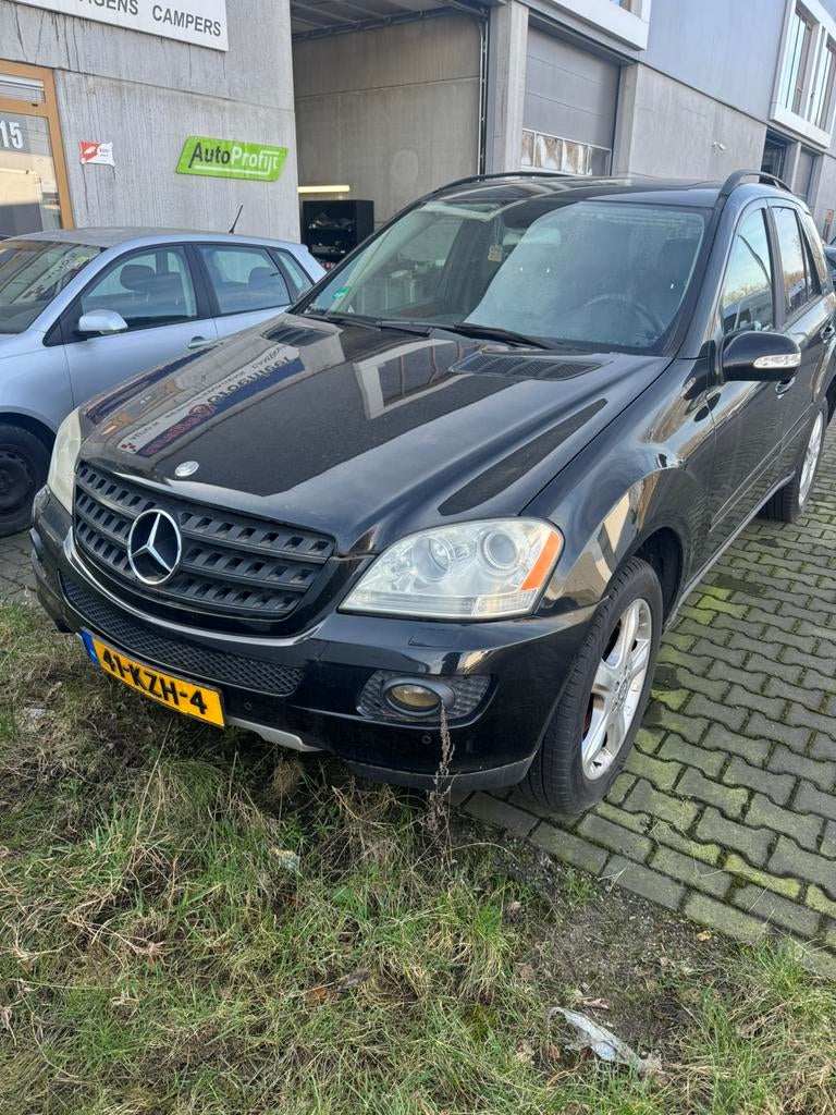 Mercedes-Benz M-Klasse Ml350 2006 Zwart, Auto's, Mercedes-Benz, Zwart, Geïmporteerd, 3500 kg, 750 kg