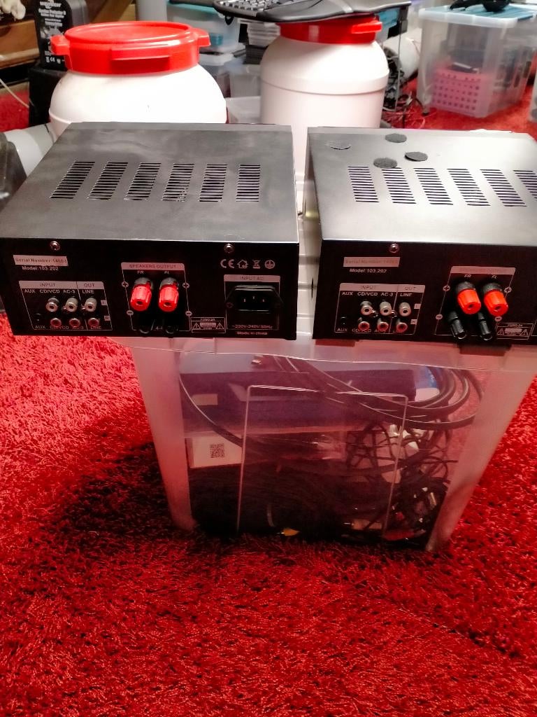 te koop 2 goede eind versterkers, Zo goed als nieuw, 120 watt of meer, Stereo, Ophalen