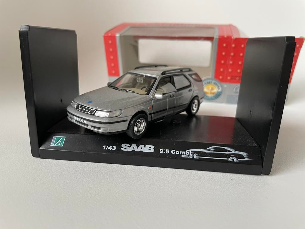 model SAAB 9.5 combi, zilvergrijs 1/43, Hongwell Cararama, Ophalen of Verzenden, Zo goed als nieuw, Auto, Overige merken