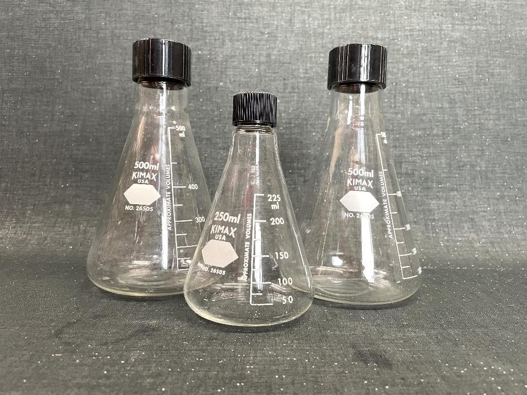 set van 3 Erlenmeyers met schroefdop, laboratorium glaswerk, Ophalen of Verzenden, Gebruikt