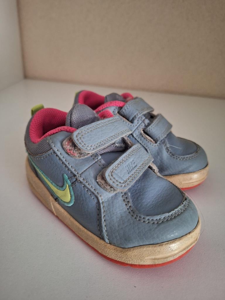 Nike kinderschoenen maat 22, Kinderen en Baby's, Kinderkleding | Schoenen en Sokken, Gebruikt, Meisje, Schoenen, Ophalen of Verzenden