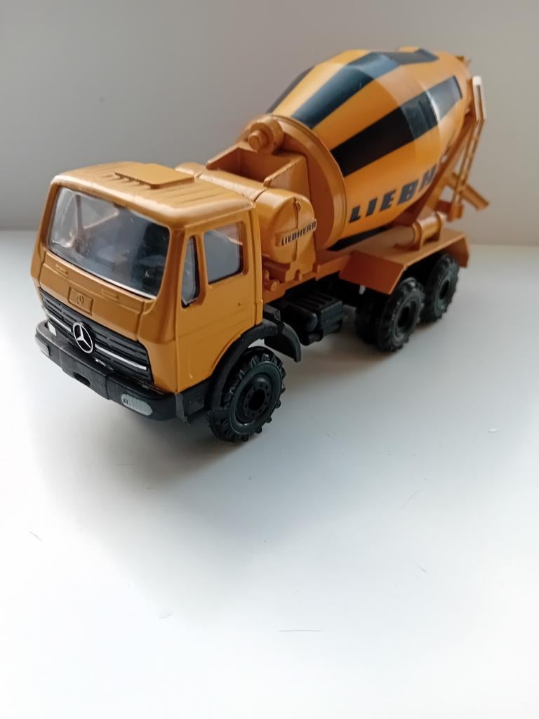 Mercedes SK 6x4 Liebherr Betonmixer., Hobby en Vrije tijd, Modelauto's | 1:50, Ophalen of Verzenden, Zo goed als nieuw, Hijskraan, Tractor of Landbouw