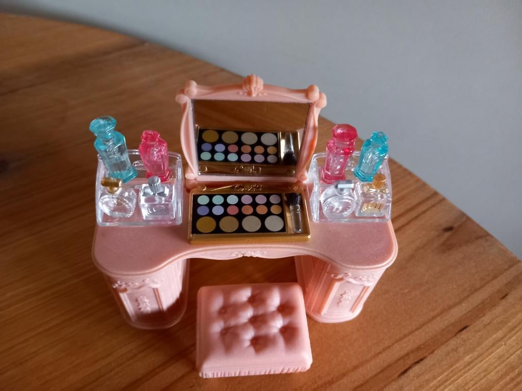 Sylvanian families roze kaptafel compleet, Ophalen of Verzenden, Zo goed als nieuw, Poppenhuis