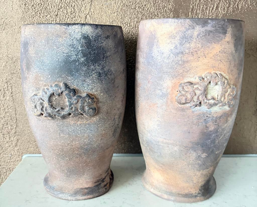 2 hoge smalle stenen bloempotten, Steen, Gebruikt, Rond, Ophalen of Verzenden