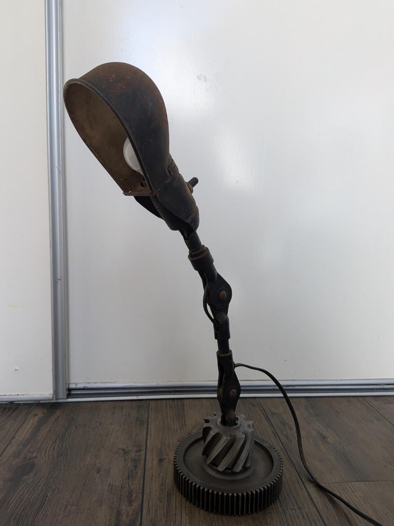 Industriële Tafellamp - Uniek Design met Tandwiel, Huis en Inrichting, Gebruikt, Industrieel, Steampunk, Upcycled, Overige materialen