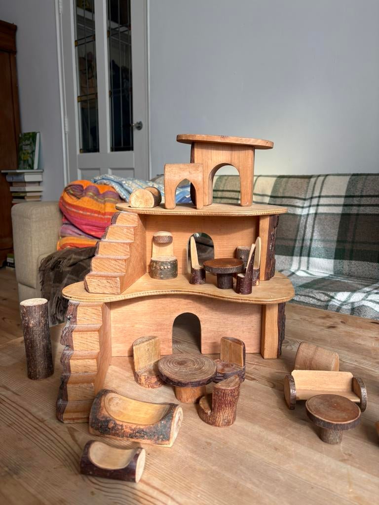 Waldorf houten poppenhuis, Ophalen of Verzenden, Gebruikt