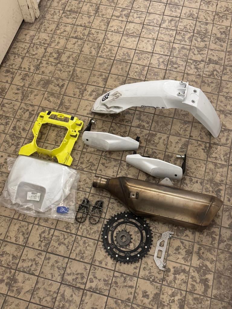 Husqvarna 701 Supermoto Enduro onderdelen uitlaat, Motoren, Accessoires | Overige, Zo goed als nieuw, Ophalen of Verzenden