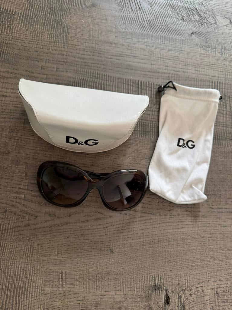 Dolce & Gabbana zonnebril – 100% origineel – nieuwprijs €200, Sieraden, Tassen en Uiterlijk, Zonnebrillen en Brillen | Dames, Ophalen of Verzenden