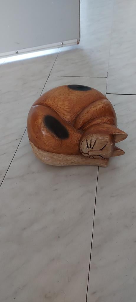 Handgesneden massief opgerolde slapend houten kat grote maat, Antiek en Kunst, Kunst | Beelden en Houtsnijwerken, Ophalen