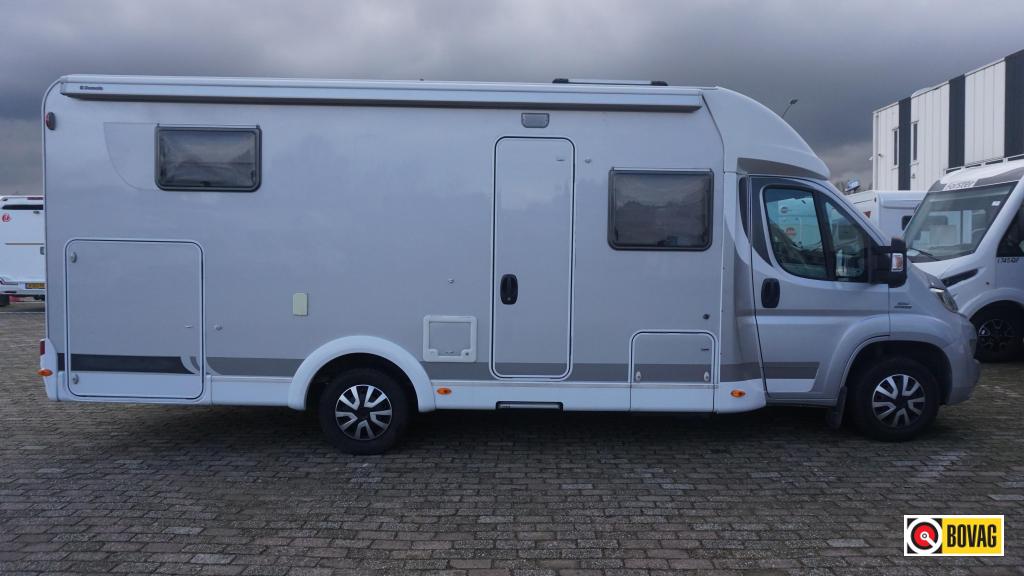 Carado T 67 DAKAIRCO/CAMERA/FIETSENDR, Caravans en Kamperen, Campers, 7 tot 8 meter, Bedrijf, Buitenlamp, L-zit